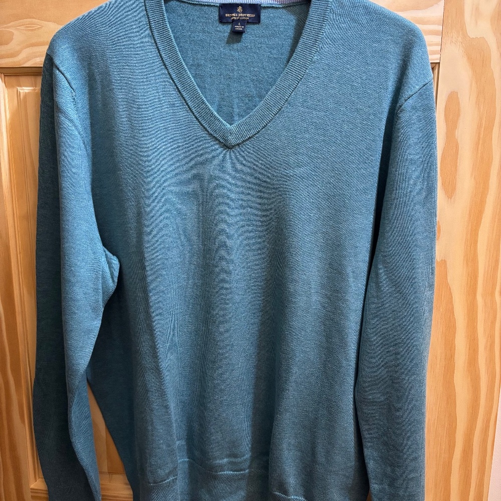 Brooks Brothers Men’s V Neck Sweater L